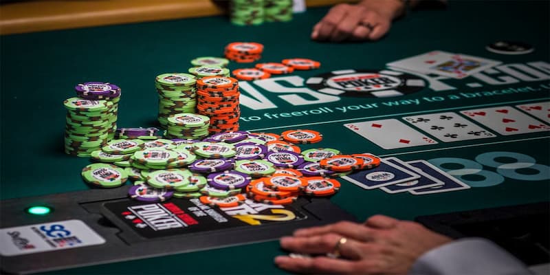 Chơi poker online kiếm tiền thật không?